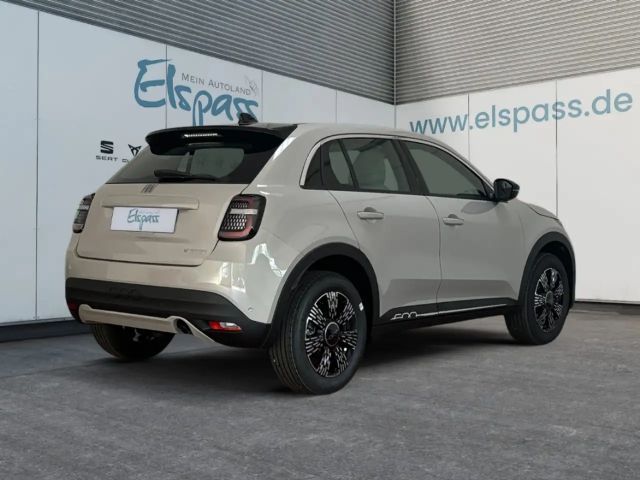 Fiat 600e Style-/Komfortpaket 360°PDC SHZG KAM APPLECAR/ANDR