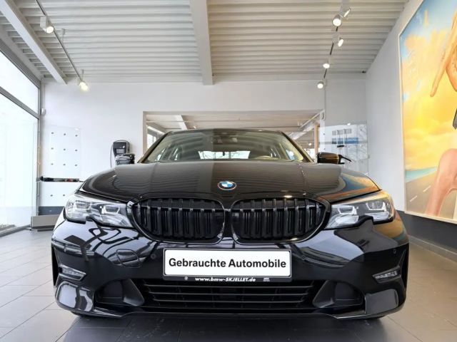 BMW 320 320i Sedan xDrive