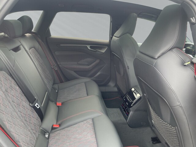 Audi A6 Avant Quattro S-Tronic