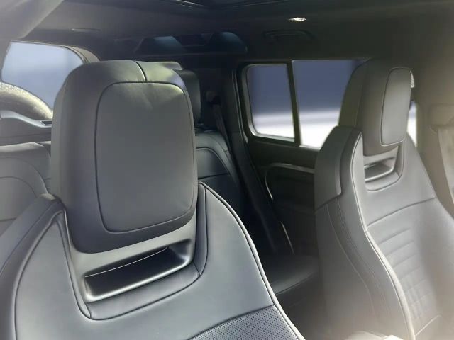 Land Rover Defender 110