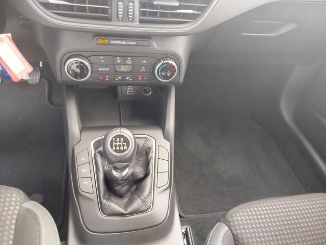 Ford Focus Cool & Connect Wagon