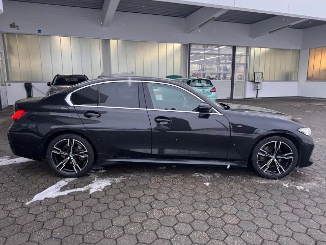 BMW 320 320d M-Sport Sedan xDrive