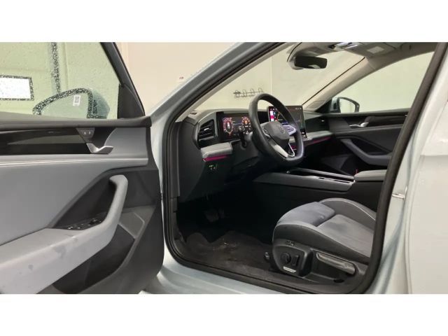 Volkswagen Passat 1.5 eTSI Business Variant