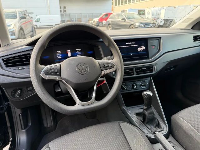 Volkswagen Polo VI Basis