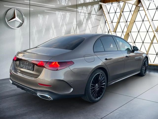 Mercedes-Benz E 200 AMG Line Sedan