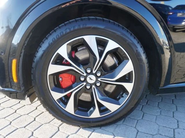 Ford Mustang Mach-E AWD Standard range