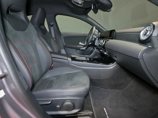 Mercedes-Benz CLA 200 AMG Line Coupé