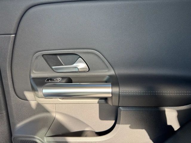 Mercedes-Benz B 180 Sedan