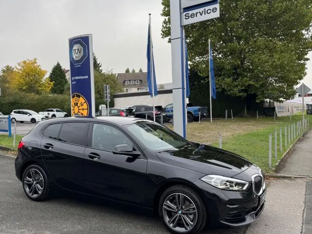 BMW 118 118i Sedan Sport Line