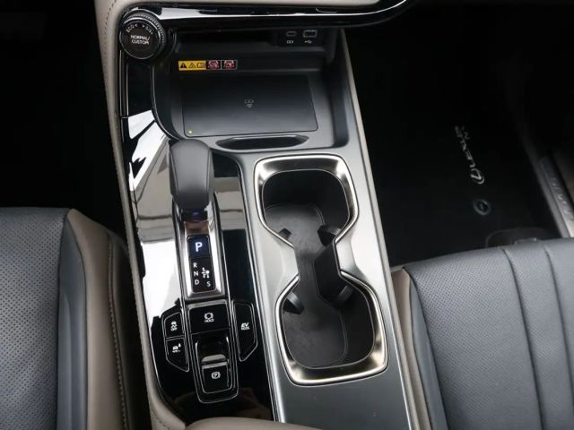 Lexus NX E-FOUR Overtrail