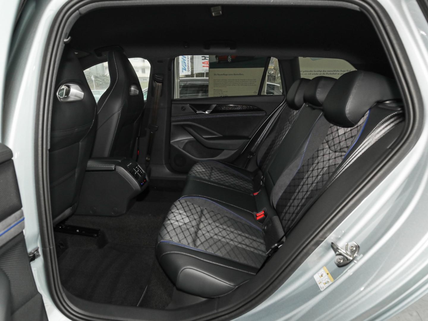 Volkswagen Passat DSG R-Line eHybrid