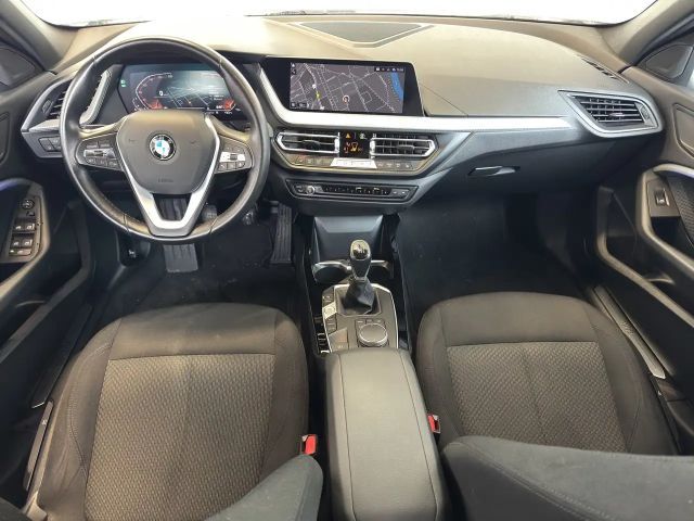 BMW 118 118i 5-deurs Sedan