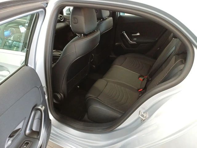 Mercedes-Benz A 200 LENKRADHEIZUNG LED HP 17 ZOLL ALU