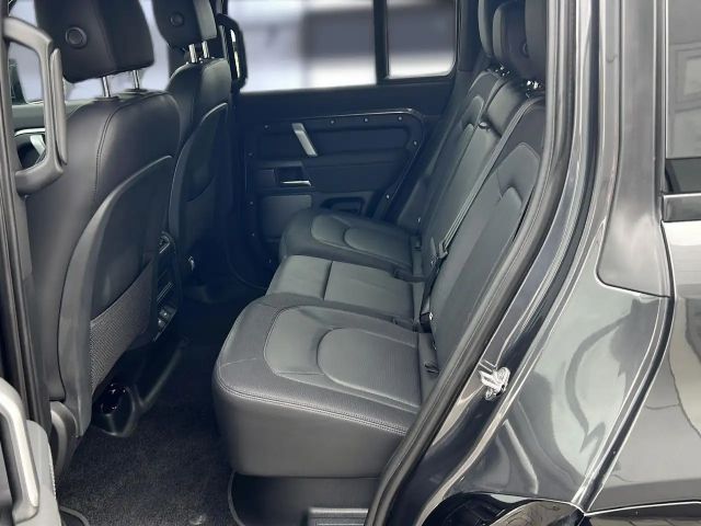 Land Rover Defender 110 D250 Dynamic SE
