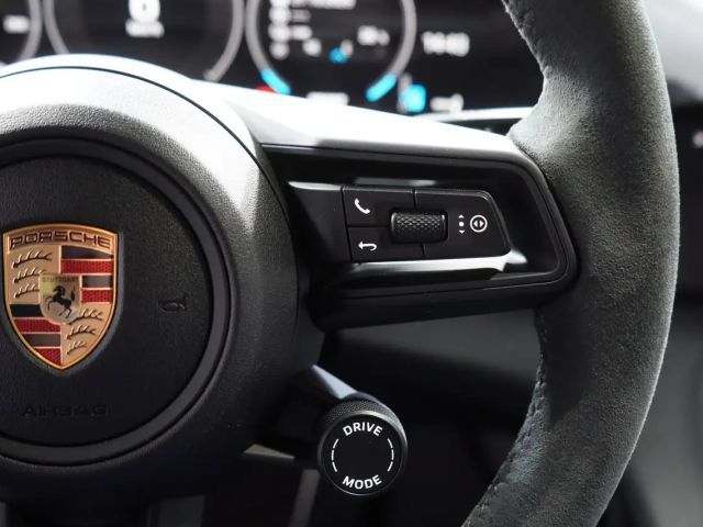 Porsche Taycan 4 Cross Turismo