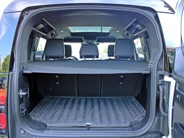 Land Rover Defender 110 Dynamic SE