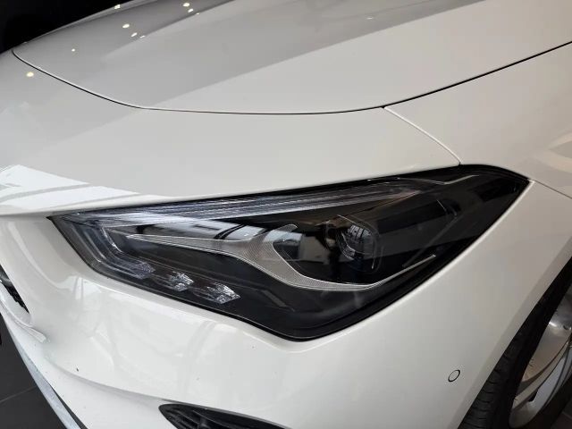 Mercedes-Benz CLA 180 CLA 180 d Shooting Brake