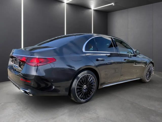 Mercedes-Benz E 200 AMG Line Sedan