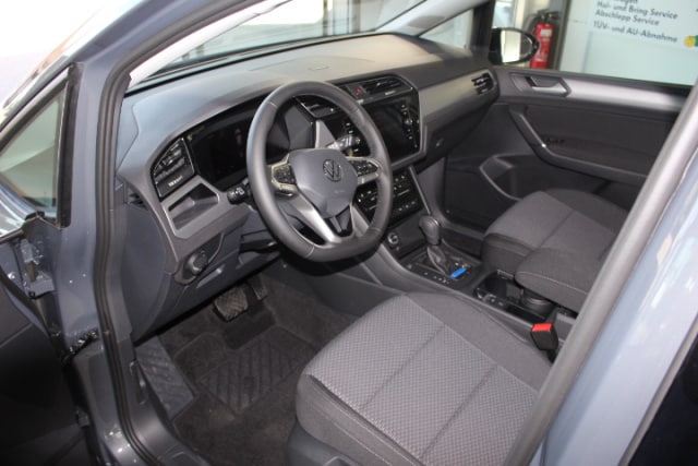 Volkswagen Touran Touran 1.5 TSI DSG Comfortline AHK, RFK, R2D,