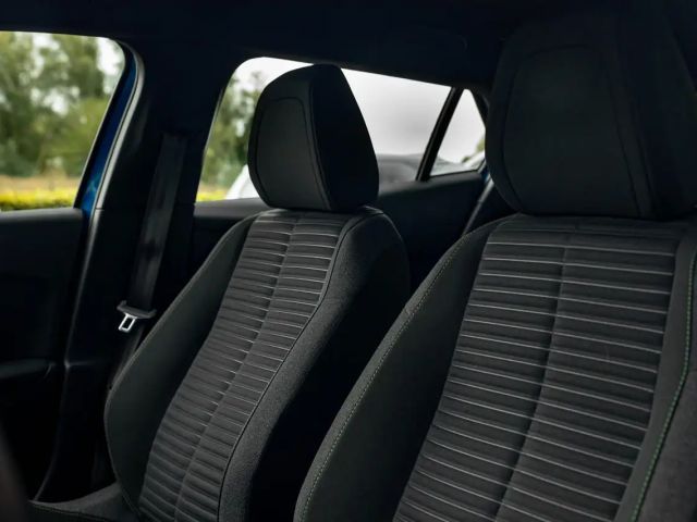 Peugeot 2008 100pk MT6 | Camera | Navi | Parkeers. a |  Carp...