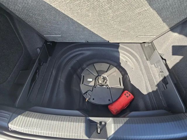 Volkswagen Golf 1.5 eTSI DSG Life Variant