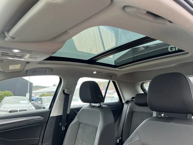 Volkswagen T-Roc 2.0 TD Allrad LED Navi Pano USB Parkassistent