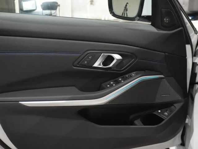 BMW 330 330e Sedan xDrive