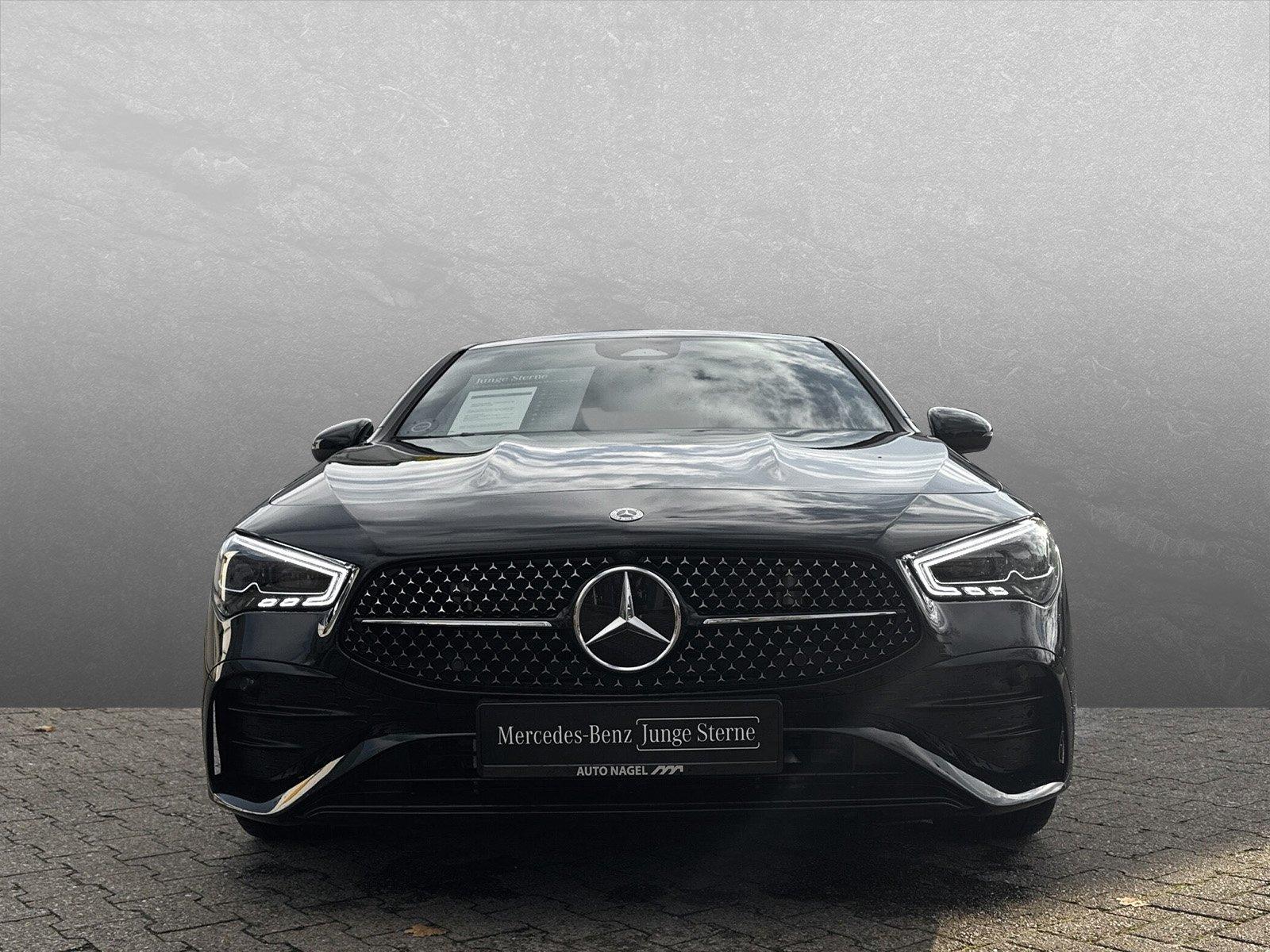 Mercedes-Benz CLA 200 AMG Line Coupé Sedan