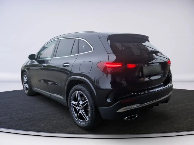 Mercedes-Benz GLA 180 AMG Line