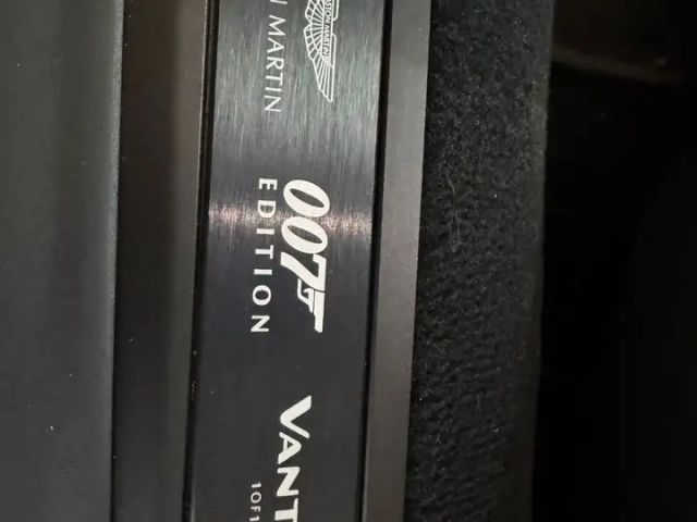 Aston Martin V8 V8