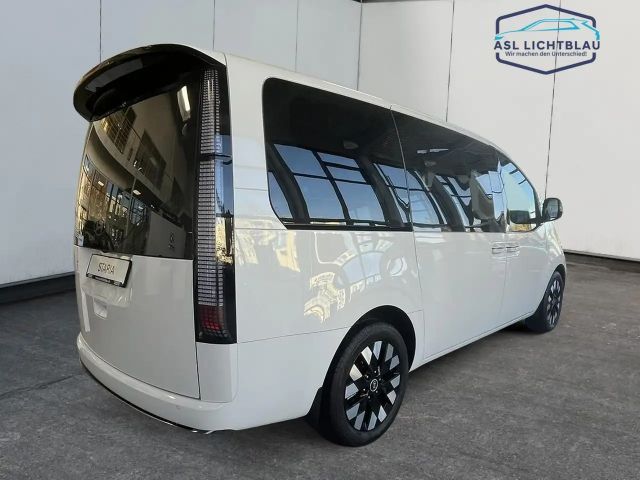 Hyundai Staria Signature