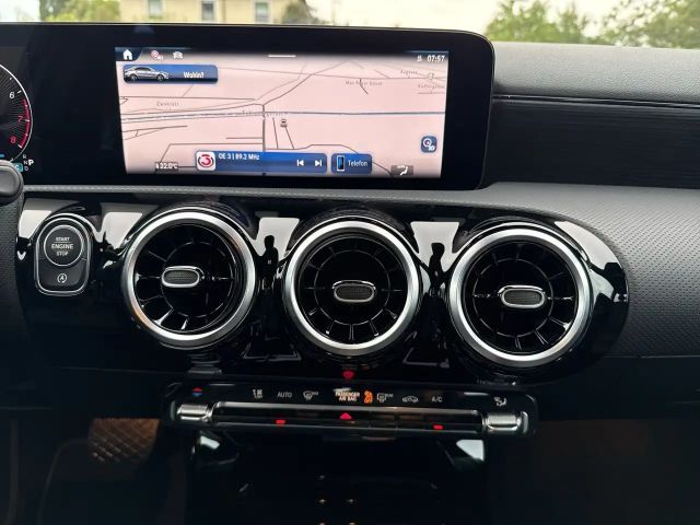 Mercedes-Benz A 200 Limousine PTS Cam Navi Wide LED SHZ