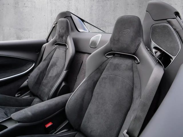 McLaren Artura Spider