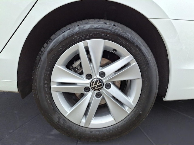 Volkswagen Golf Life Variant