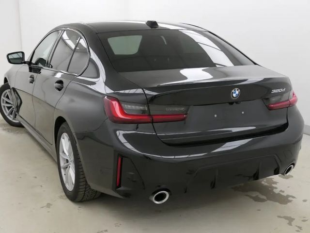 BMW 320 320d M-Sport Sedan