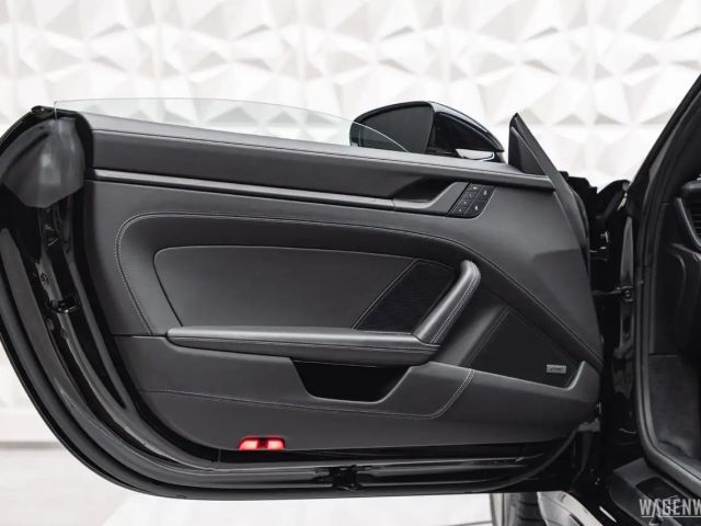 Porsche 992 4 Cabrio GTS Targa