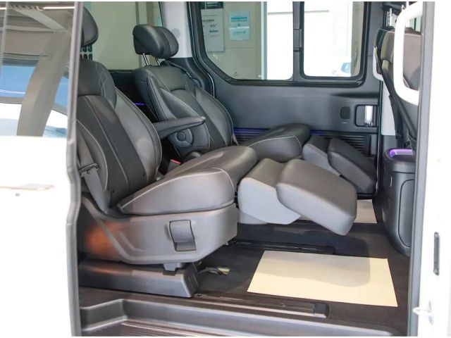 Hyundai Staria Signature