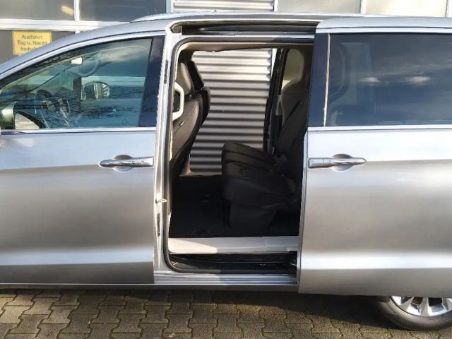 Chrysler Pacifica Touring