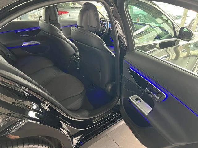 Mercedes-Benz E 200 AVANTGARDE Sedan