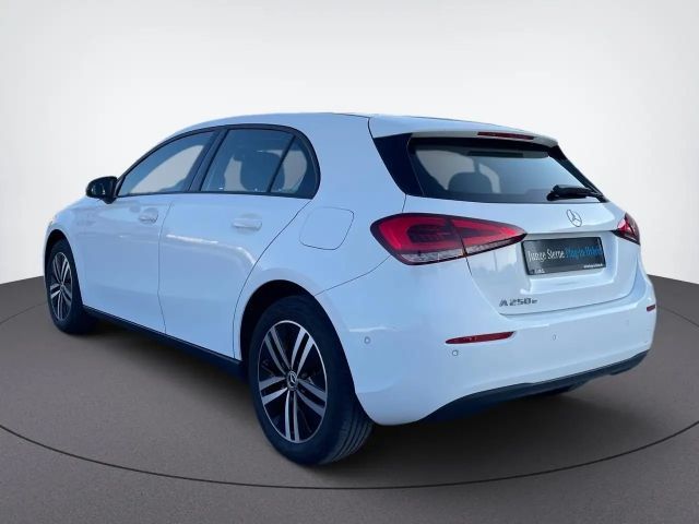 Mercedes-Benz A 250 A 250 e