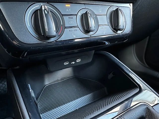 Skoda Fabia Essence PDC;CARPLAY;FSE;LED