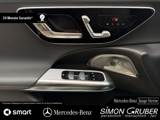 Mercedes-Benz E 220 AMG Line E 220 d Sedan