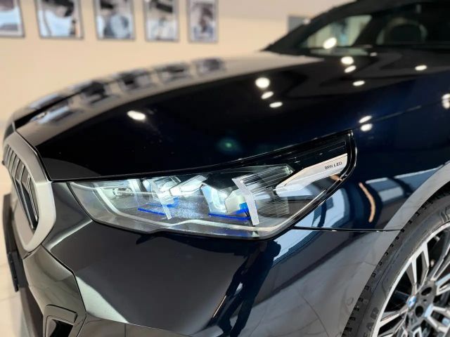 BMW 520 520i M-Sport Sedan