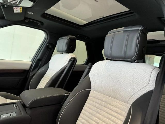 Land Rover Discovery D300 Dynamic HSE