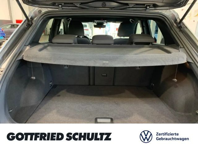 Volkswagen T-Roc ACTIVE TSI NAVI EINPARKHILFE ACC LED SITZHEIZUNG