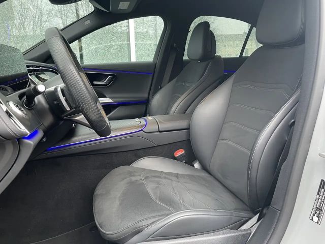 Mercedes-Benz E 220 AMG Line E 220 d Sedan