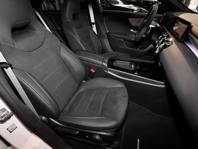 Mercedes-Benz CLA 200 AMG Line Coupé