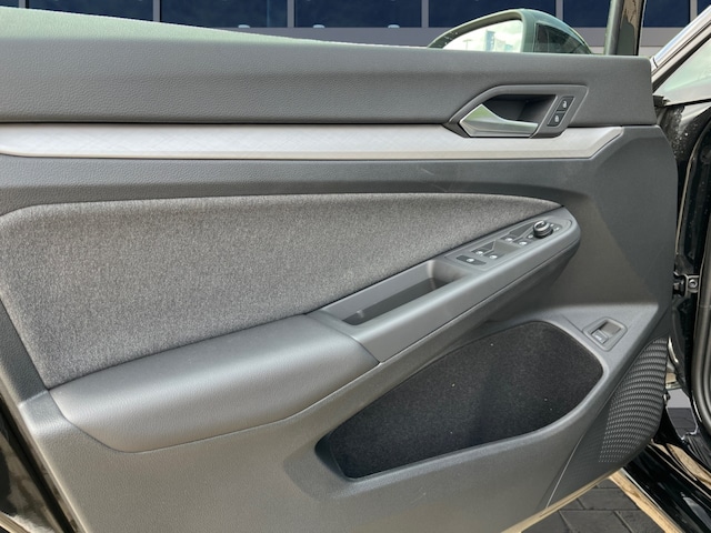 Volkswagen Golf Life Variant