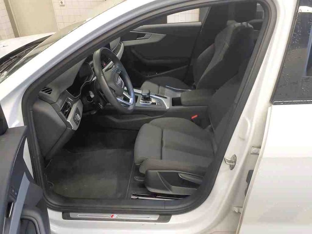 Audi A4 40 TFSI Quattro S-Tronic Sedan