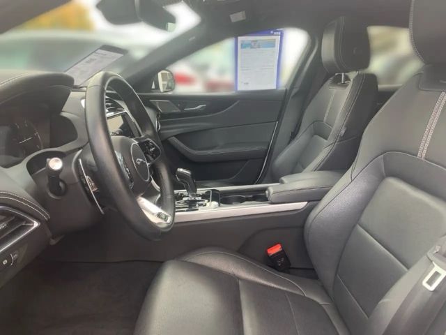 Jaguar XE R-Dynamic S